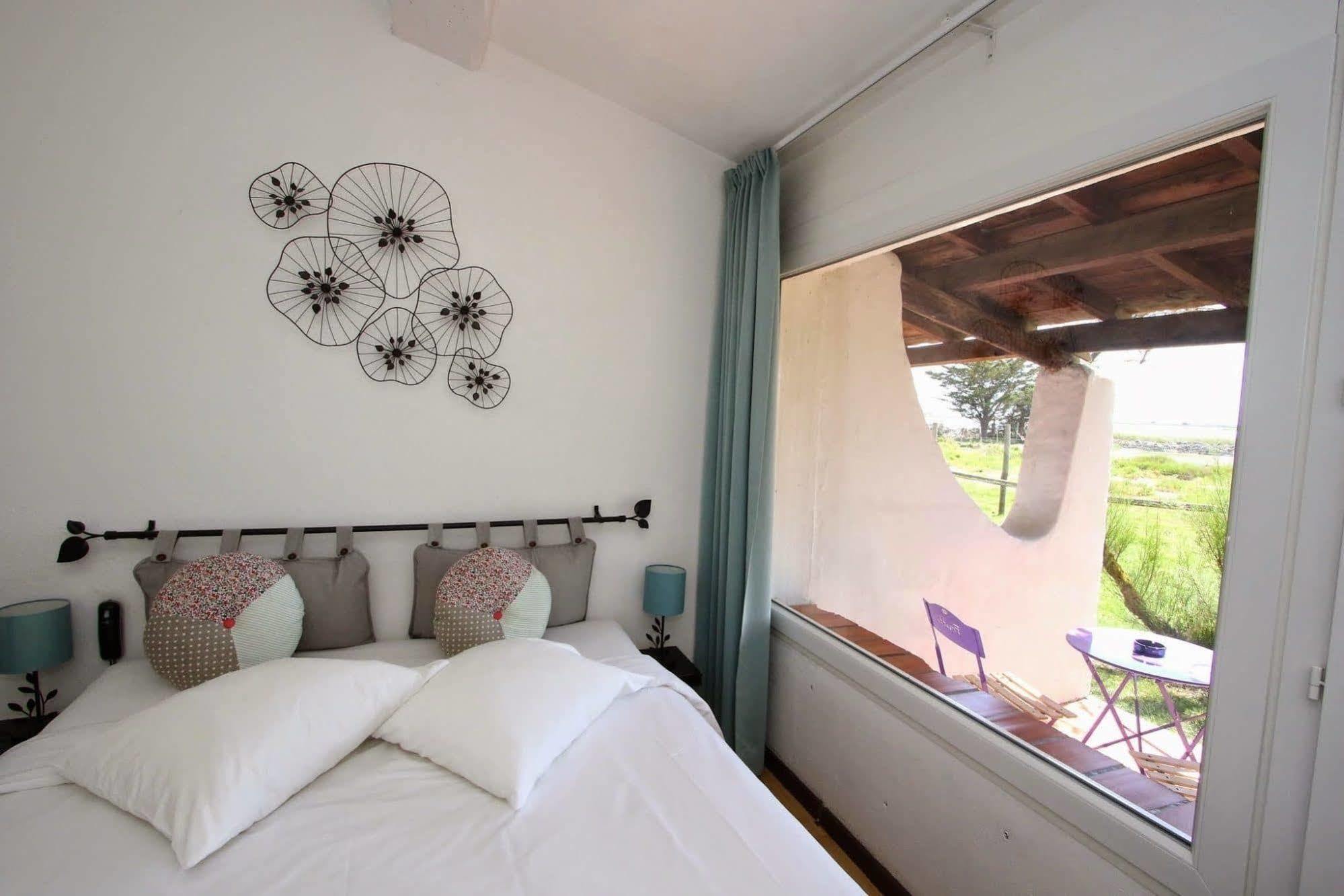 Hotel La Palunette Saintes-Maries-de-la-Mer Bagian luar foto