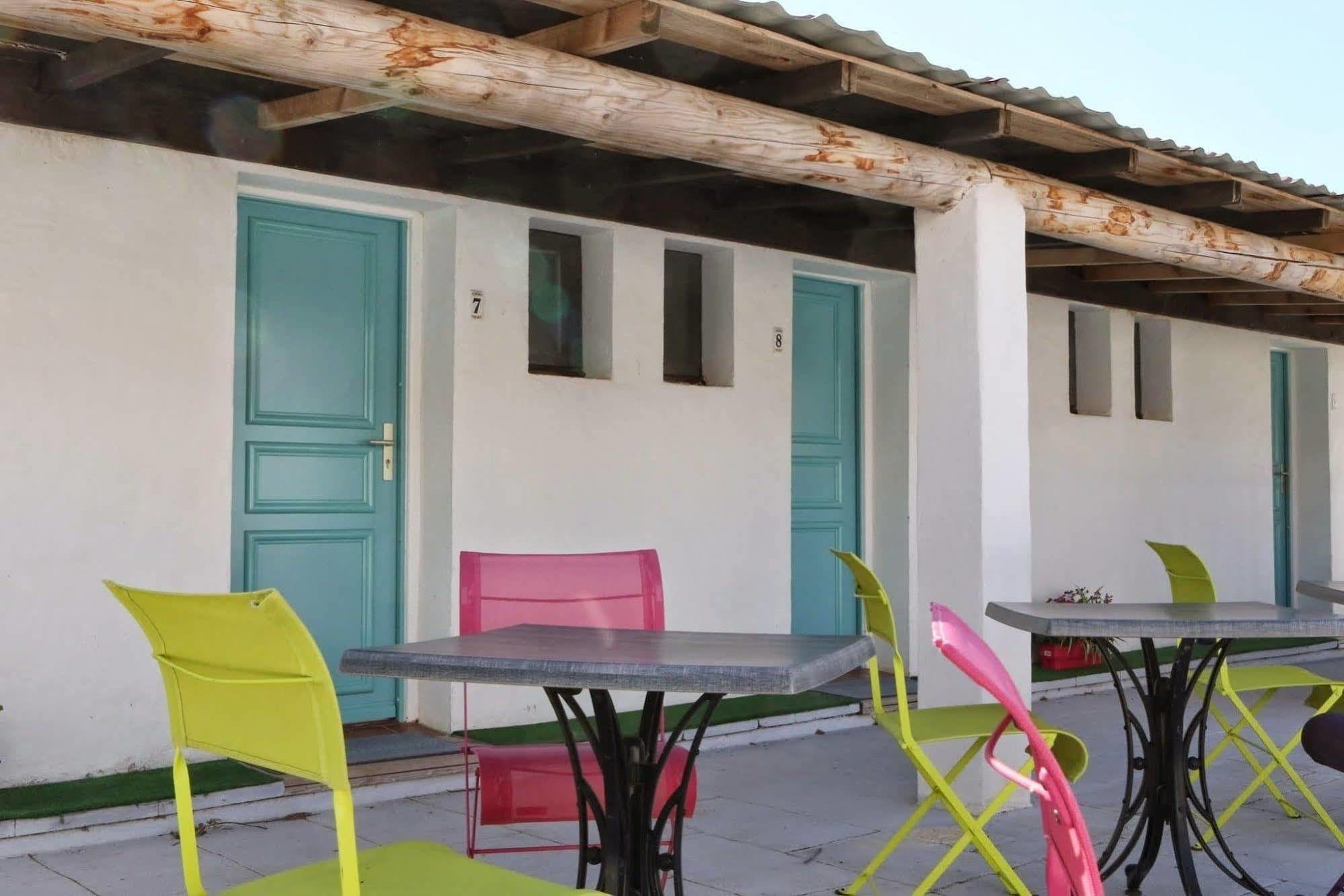 Hotel La Palunette Saintes-Maries-de-la-Mer Bagian luar foto